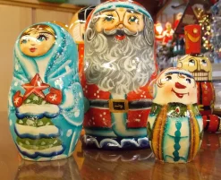 Nesting Deluxe Santa Dolls