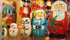 Nesting Santas With Greenery