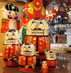 Nesting Soldier/Nutcracker Dolls,